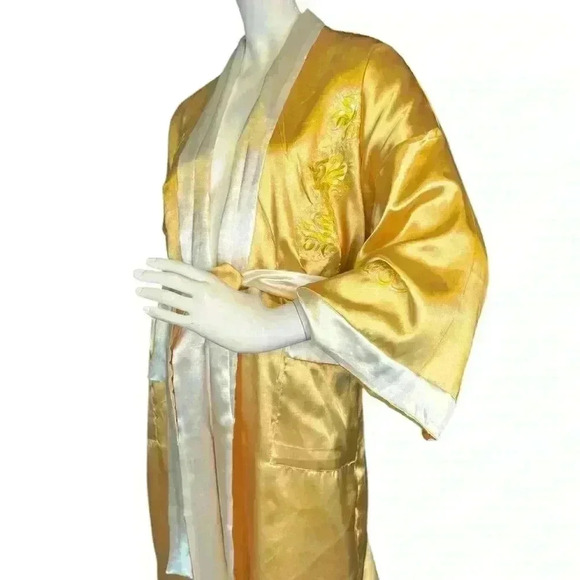 Kimono In Beige And White Silk Reversible One Size Kimono.  E28 - Picture 2 of 11